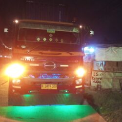 Kabel Listrik Tersangkut Kontainer, 16 Rumah Padam dan Satu Rumah Warga Hancur