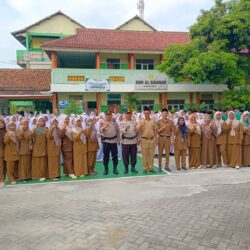 Kapolsek Pasar Kemis Jadi Pembina Upacara di SMK Al Amanah, Sampaikan Pesan Kamtibmas