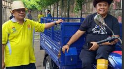 Camat Pasar Kemis Turun Gunung Mengangkut Sampah Tak Bertuan.